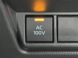 【AC100Vスイッチ】スイッチを入れることで、車内のコンセントで消費電力1500Wまでの範囲で家電を使用できます。スマホ充電の際にACアダプタ(コンセントに差すやつです)を使用することも可能!