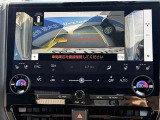バックカメラも搭載しており、狭い駐車スペースでも安心です。パノラミックビューモニター機能付きです。