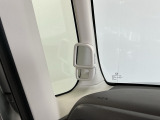 停車時や発進時、対向車とのすれ違いや路肩に寄せる時など、車両左側前方を確認するときに役立ちます♪
