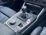 【シフトノブ】BMWの高性能オートマチックは、ATセレクトレバーを左側に倒すことで、通常の「D」から「S」(スポーツ)または「M」(マニュアル)へと切り替えが可能です。