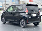 車線逸脱防止支援システム,車両が車線をはみ出す可能性がある場合に警報音と警告表示と共に車線内に戻すようにハンドル操作をサポートしてくれます。