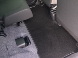 この度は、当店のお車をご覧いただきまして誠にありがとうございます。当店では全国販売・納車も行っております。県によって陸送費用は異なりますのでお気軽にお問い合わせください。