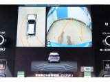 広々とした後部座席は足元もゆったり◎アームレスト兼ドリンクホルダーもついていますので長距離ドライブでも寛ぐことができます