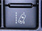 車線逸脱警報装置を装備しております。