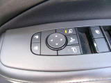 ドアミラーの鏡面の調節、格納は運転席からすべて操作できます!