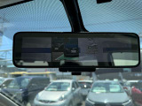 車両後方を映し出します・スマートルームミラー装備です。