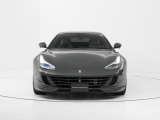 GTC4Lusso Tは、ベースとなるGTC4LussoのV12自然吸気エンジンをV8ツインターボエンジンへと変更し、駆動方式を後輪駆動としたモデルでございます。