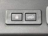 【パワーバックドア】スマートキーや運転席のボタンを押すだけでリアゲートが自動で開閉します!荷物を持っている時や、高い位置にあるバックドアを閉める際に便利な機能です♪