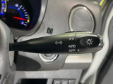 【オートライト】周りの明るさに応じて自動でヘッドライトの点灯・消灯ができる機能です!ライトの付け忘れ・消し忘れなどが無くなり、雨の日や夕方の走行も安心!トンネル通過時も便利ですね♪