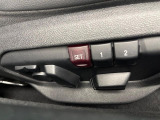 【メモリー機能付きパワーシート】ドライバーごとに設定したシート位置を記憶して、ボタン一つで切り替えできる便利な機能!運転する方が複数名いらっしゃるご家庭におすすめです♪