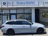 【BMWの伝統-3】BMWのお車は、&ldquo;駆け抜ける歓び&rdquo;を体現しております。走行の安定性とコーナリングの良さを追求し、思い通りにハンドルの操作可能です。