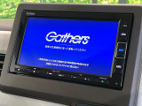 【純正ナビ】人気の純正ナビを装備しております。ナビの使いやすさはもちろん、オーディオ機能も充実!キャンプや旅行はもちろん、通勤や買い物など普段のドライブも楽しくなるはず♪