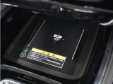 ◆ワイヤレス充電器◆ワイヤレス充電規格Qiに適合した機器を充電エリアに置くことで使用できます。