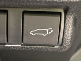 【パワーバックドア】スマートキーや運転席のボタンを押すだけでリアゲートが自動で開閉します!荷物を持っている時や、高い位置にあるバックドアを閉める際に便利な機能です♪