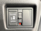 【パワースライドドア】スマートキーや運転席のスイッチでスライドドアの開閉が可能♪電動だから力を入れてドアを開ける必要が無く、小さいお子様でも、重い荷物を持っている時もラクに開け閉めできます♪