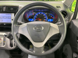 インテリアに合わせたデザインのステアリングは、運転される方のことも考え、運転しやすい形状、大きさです。是非一度、実際に触ってお確かめください。