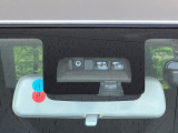 【スズキ デュアルセンサーブレーキサポート】走行中に前方の車両等を認識し、衝突しそうな時は警報とブレーキで衝突回避と被害軽減をアシスト。より安全にドライブをお楽しみいただけます。