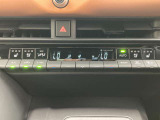 オートエアコンは温度を設定するだけで、自動で風量などを設定してくれます。運転しながら操作も必要ないので、安全性も向上します。