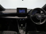 運転席・助手席を入れたインストルメントパネル全体画像です。