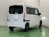 プライバシーガラスが装備されています。外を見るときには気にならずに、後方車両からは車内が見えにくくなってます