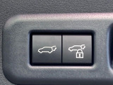 【パワーバックドア】スマートキーや運転席のボタンを押すだけでリアゲートが自動で開閉します!荷物を持っている時や、高い位置にあるバックドアを閉める際に便利な機能です♪