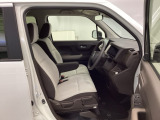 シートはフィット性も良く、楽な運転姿勢を保てます。