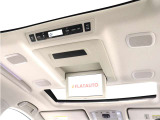【電動後席モニター】プレミアムサウンド専用!電動開閉後席フリップダウンモニターです。5.1chサウンド、18スピーカーの専用音響システムとなり、人気の装備になります。