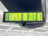 【インテリジェントルームミラー】後席の大きな荷物や同乗者で後方が確認しづらい時でも安心!カメラが撮影した車両後方の映像をルームミラー内に表示。クリアな視界で状況の確認が可能です!