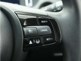 ◆アダプティブクルーズコントロール◆予め設定した車速内でクルマが自動的に加減速。前走車との適切な車間距離を維持しながら追従走行します。【LKAS】車線維持支援システムでステアリング操作を支援。