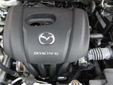「SKYACTIV-G(ガソリン)」は、規格外の高圧縮を実現し、世界のエンジン技術者に驚きを与えました。さらに、それを維持したままノッキングの発生を抑え、熱効率を向上、走りにも寄与したエンジンです。