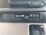 オートエアコン装着車で車内はいつも快適です!