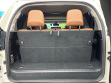 積み下ろしのしやすいデッキにはたっぷりと荷物を積み込んでいただけます。遊びから仕事まで、様々なシーンで頼れます♪