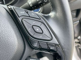 【メーター操作】ステアリング右側のスイッチで、メーター内の液晶画面(マルチインフォメーションディスプレイ)をスマートに操作可能!運転しながら平均燃費や走行情報を安全に切り替えて確認することができます。