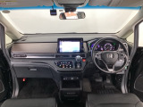 【前方視界】開放的な前方視界!運転がしやすく疲れにくいです♪窓が大きく、見通しがとっても良いおクルマですよ♪