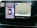 【アラウンドビューモニター】上空から見下ろしているかのような映像で駐車をサポート。安心です。