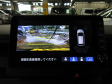 バックカメラの画像です。ガイドラインがスムースな車庫入れをサポートいたします。車庫入れの安心感がアップしますね。