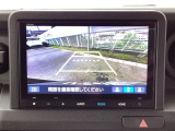 バックモニター付きで、車庫入れやバック時の後方確認をしっかりサポート。モニターに映し出される映像で死角も確認しやすく、狭い場所での駐車や後退時の操作をより安心して行えます。