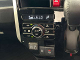 オートエアコンは温度を設定するだけで、自動で風量などを設定してくれます。運転しながら操作も必要ないので、安全性も向上します。