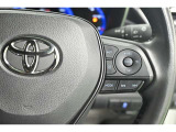 レーダークルーズコントロール(全車速追従機能付)付きです。車速に応じて追従支援してくれるので、ロングドライブも快適です。詳細は販売店スタッフまでおたずねください。
