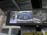 アラウンドビューモニター クルマを上空から見下ろしているかのように、視認しにくい周囲の情報を映像で提供します。クルマをスムーズに駐車させる事ができます。