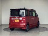バックカメラが付いているのでバックでの車庫入れも安心です。