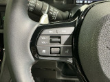 ステアリングにオーディオ操作スイッチが付いています。オーディオ画面に直接タッチしなくても操作が出来ますので、運転に集中できます。
