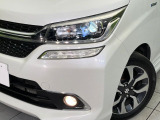 【LEDヘッドライト】悪天候や夜間走行時も良好な視界を確保し安心して運転できる高輝度LEDヘッドライトを装備!点灯速度が早く、消費電力も抑えられています。