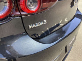 真っ黒いボディのMAZDA3はカッコいいと人気です