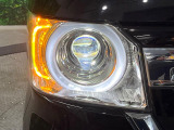 【LEDヘッドライト】悪天候や夜間走行時も良好な視界を確保し安心して運転できる高輝度LEDヘッドライトを装備!点灯速度が早く、消費電力も抑えられています。