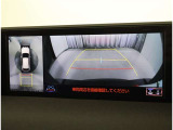 パノラミックビューモニター付きです。車両を上から見たような映像をディスプレイオーディオ画面に表示。運転席からの目視だけでは見にくい、車両周辺の状況をリアルタイムでしっかり確認できます。