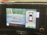 【パノラミックビューモニター】専用のカメラにより、上から見下ろしたような視点で360度クルマの周囲を確認することができます☆死角部分も確認しやすく、狭い場所での切り返しや駐車もスムーズに行えます。