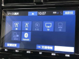 Bluetooth(ブルートゥース)接続機能付き。スマートフォンなどからお気に入りの音楽をワイヤレス再生できます。ドライブがさらに楽しくなりますね。