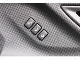 運転席のポジションを2つ、記憶させることができます。ボタンを押すと設定したポジションに電動で移動します。