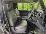 運転席シート廻りは使用感も少なく、良好な状態となっています。前オーナー様が丁寧に使っていたことがよくわかりますね。